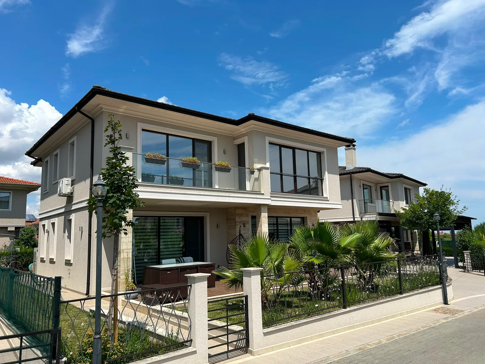 Exterior view, Resale villa with 241 m² of living space in Victoria Residenz, Pomorie