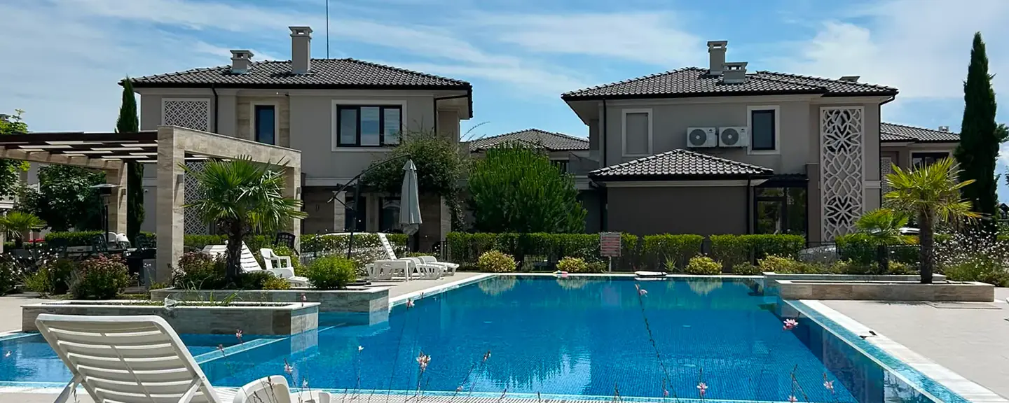Communal pool at the Victoria Residenz with villas of the development in the background